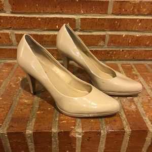 Ellen Tracy nude heels size 8